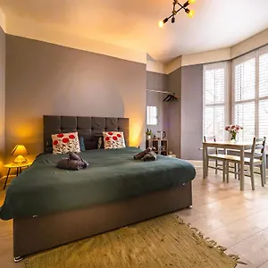 Bed and breakfast Botanic, Liverpool