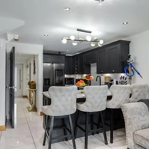 Pensión Luxurious 4 Bedroom House, Liverpool